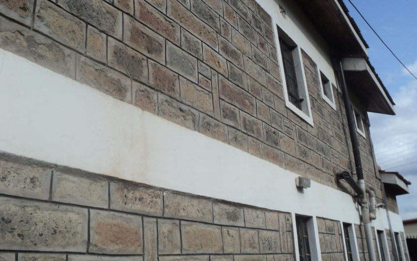 Old Maisonette at Senior staff touching Msa. Rd, Athiriver on 50X100