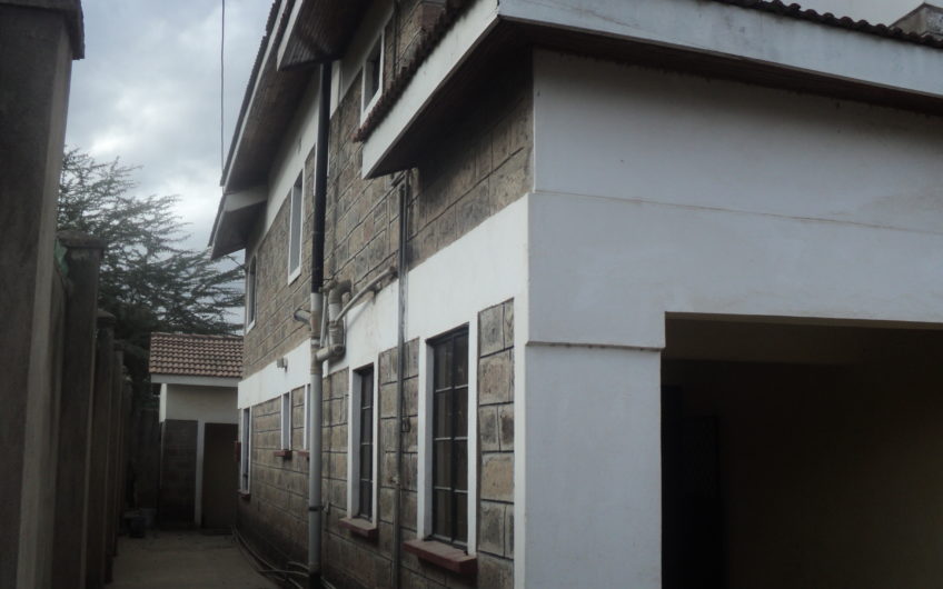 Old Maisonette at Senior staff touching Msa. Rd, Athiriver on 50X100