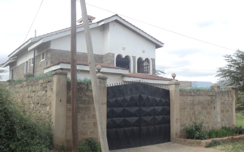 Old Maisonette at Senior staff touching Msa. Rd, Athiriver on 50X100