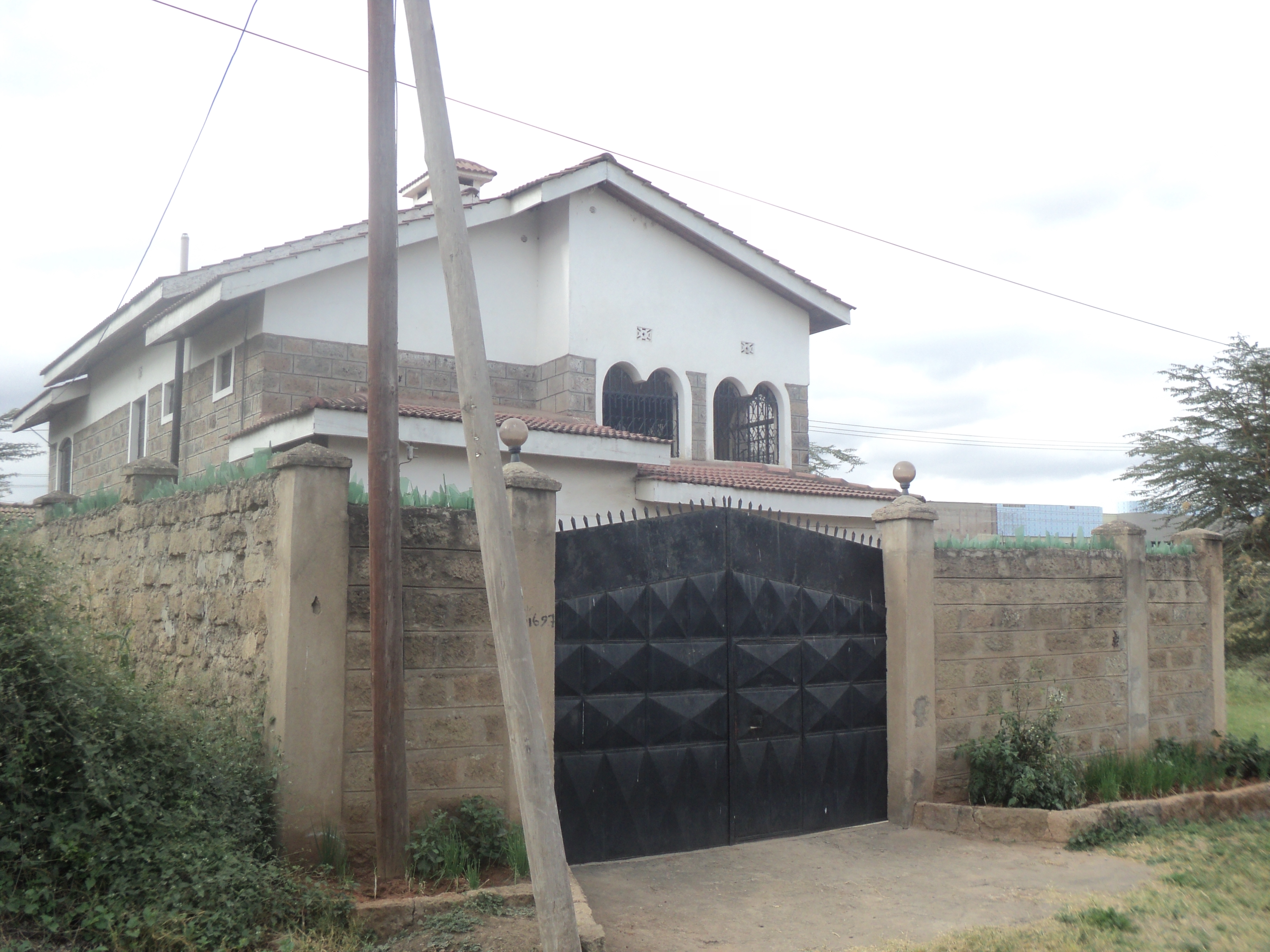 Old Maisonette at Senior staff touching Msa. Rd, Athiriver on 50X100